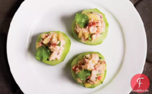 Hummersalat auf Gurkenscheiben