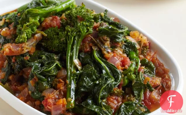 Gedünsteter Brokkoli Rabe mit würziger Tomatensauce