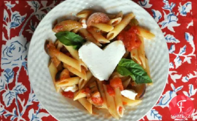 Penne mit Auberginen und Mozzarella