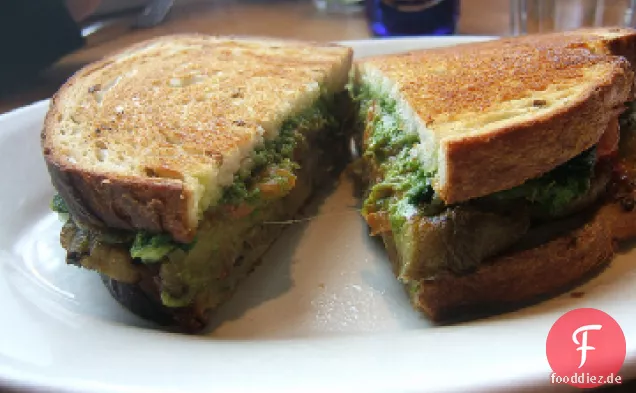 Pesto-Auberginen-Sandwich