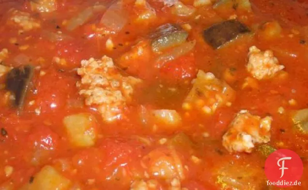 Tomatenwurst und Auberginen (Auberginen) Suppe