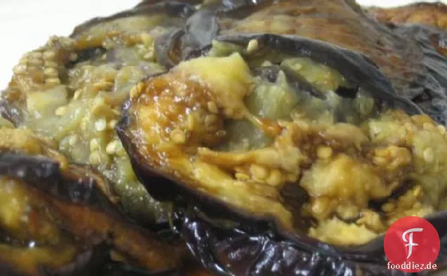 Gedämpfte Auberginen mit Knoblauch und Chili