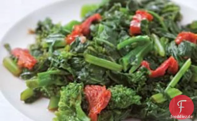 Brokkoli Rabe mit sonnengetrockneten Tomaten