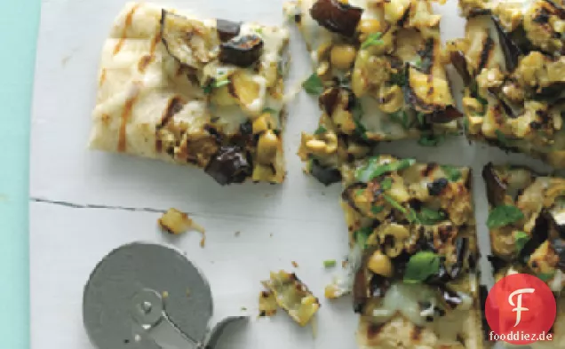 Auberginen, Grüne Oliven, und Provolone Pizza