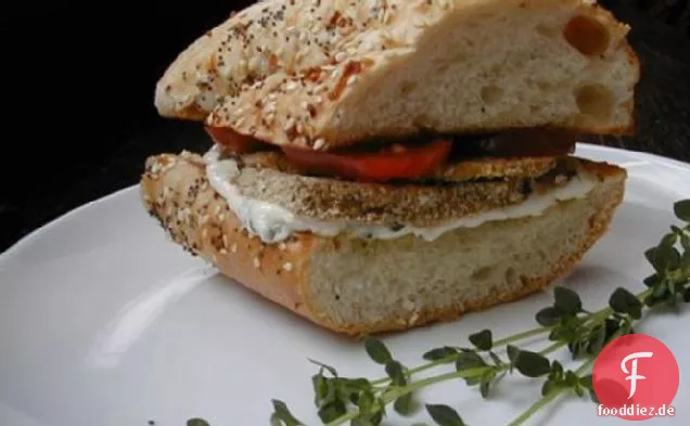 Auberginen (Auberginen) und Tomaten-Sandwiches