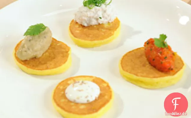 Yukon Gold Potato Blini mit Auberginenkaviar