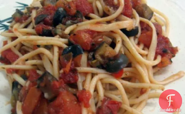 Spaghetti Mit Tomaten und Auberginen (Auberginen) Sauce