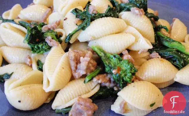 Orecchiette mit würziger Wurst und Brokkoli Rabe