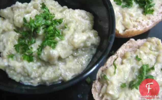 Gegrillte Aubergine mit Feta und Minze.