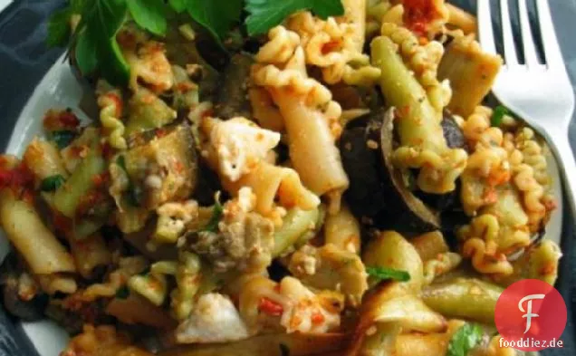 Rigatoni mit Auberginen und getrocknetem Tomatenpesto
