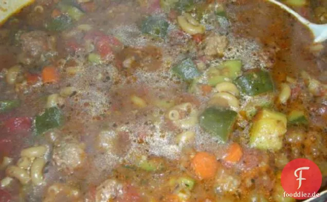 Italienische Wurst- und Auberginensuppe
