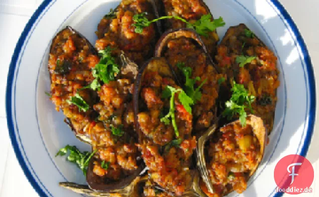 Asiatische gefüllte Auberginen mit hawaiianischem Schweinefleisch (oder Truthahn).