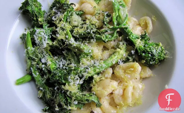 Hausgemachte Pasta mit Brokkoli Rabe & Zitronenbutter