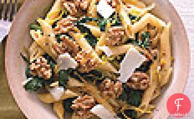 Penne mit Brokkoli Rabe, Walnüssen und Pecorino
