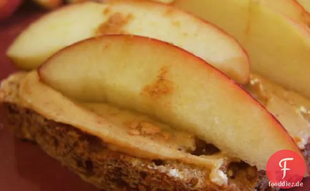 Apfel-und Erdnussbutter-Sandwich