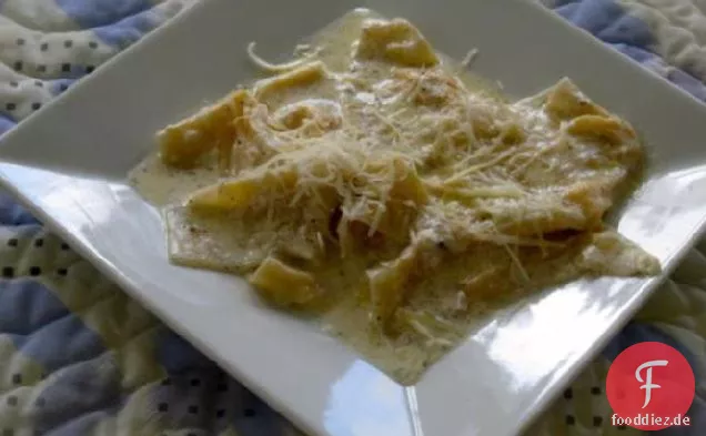 Kürbis-Wan-Tan-Ravioli W. Salbei-Butter-Creme