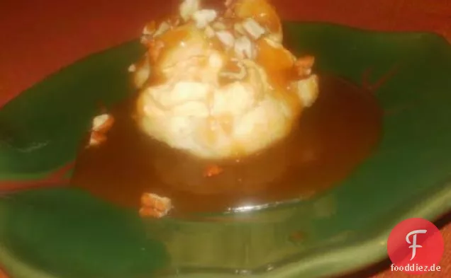 Kürbis-Gefüllte Windbeutel Mit Ahorn-Karamell-Sauce