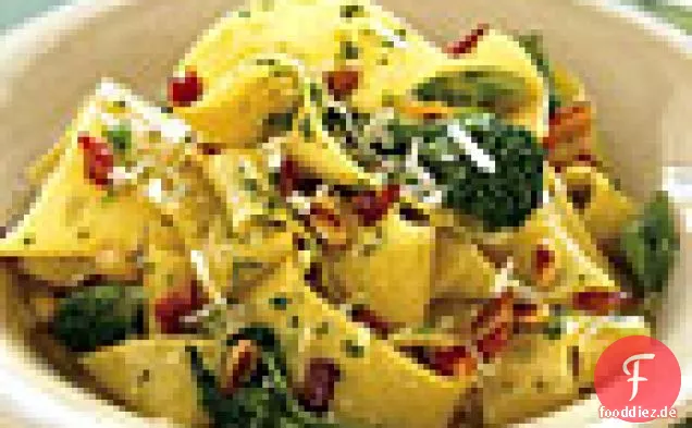 Pappardelle mit Pancetta, Brokkoli Rabe und Pinienkernen
