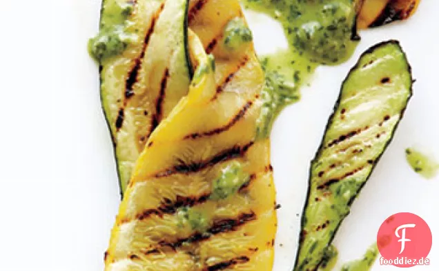 Gegrillte Zucchini mit Buttermilch-basilikum-Dressing