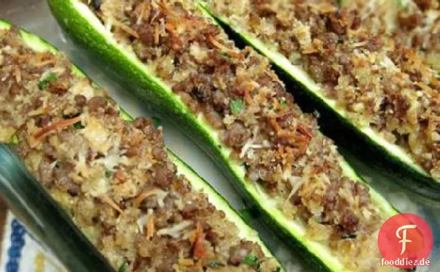 Wurst Gefüllte Zucchini