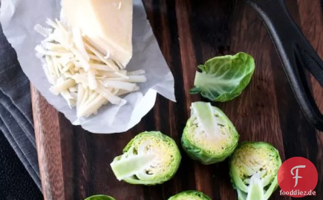 Gebackenes Rosenkohlrezept mit Parmesankäse