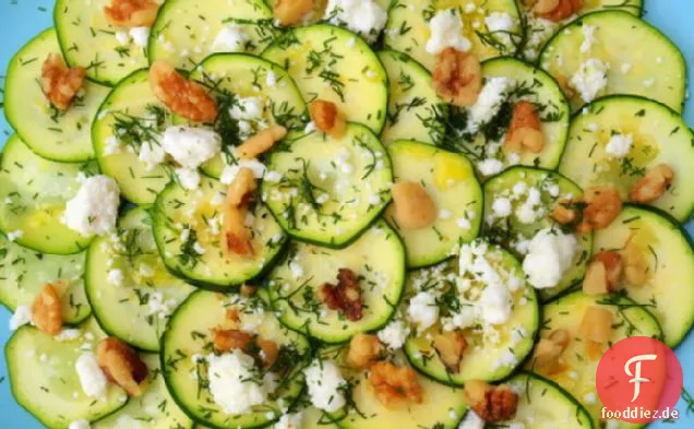 Zucchini mit Feta, Walnüssen und Dill