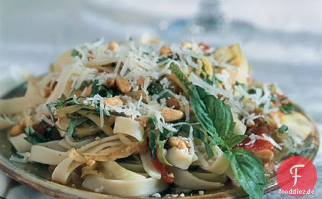 Zitronen-Fettuccine mit Artischocken und Pinienkernen