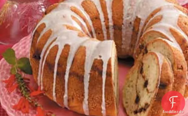 Streuseled Zucchini Bundt Kuchen