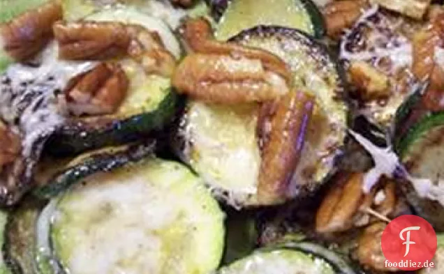 Zucchini und Pecan Saute