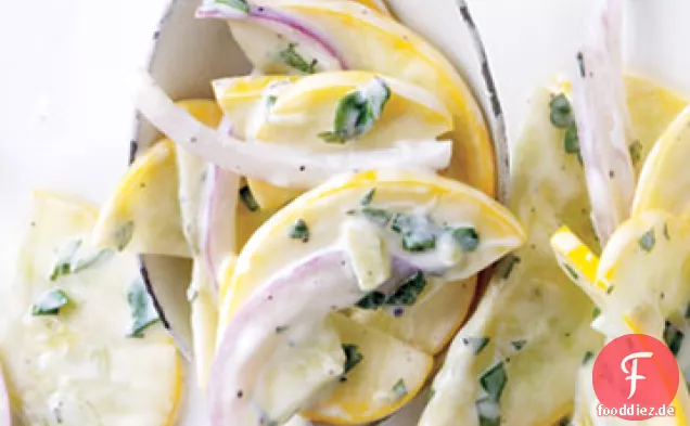 Gewürzter Kürbis-Salat mit Joghurt-Dressing
