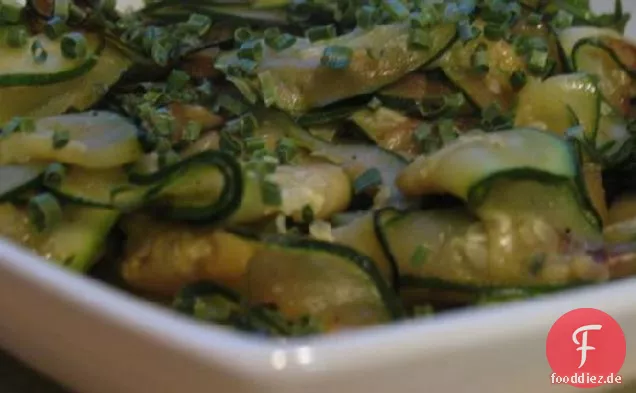 Sautierte Zucchini mit Schnittlauch