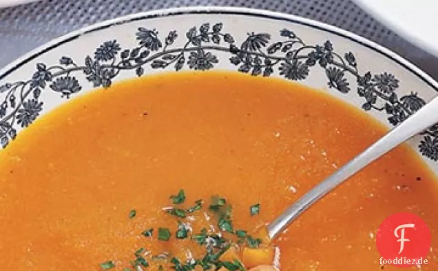 Geröstete Eichelkürbissuppe mit Meerrettich und Äpfeln