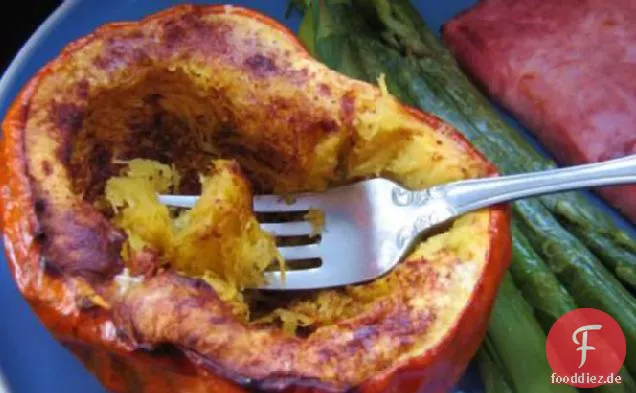 Gebackener Eichelkürbis mit Zimt