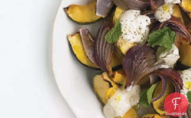 Gerösteter Kürbis mit Zwiebeln und Joghurt