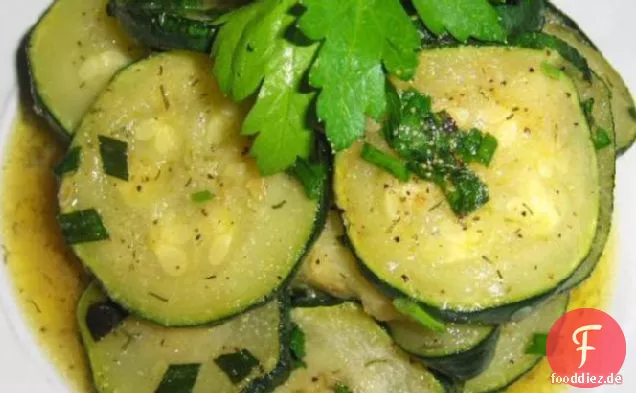 Zucchini mit Sommerkräutern