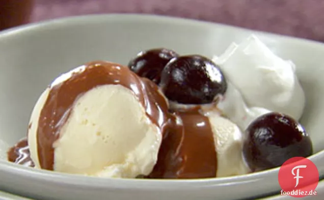Heiße Fudge Sundaes