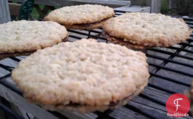 Lacy Haferflocken Sandwich Cookies