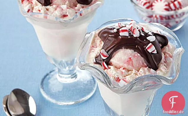 Pfefferminze Hot Fudge Sundaes