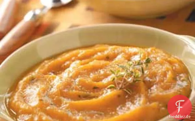 Gerösteter Knoblauch und Süßkartoffelsuppe