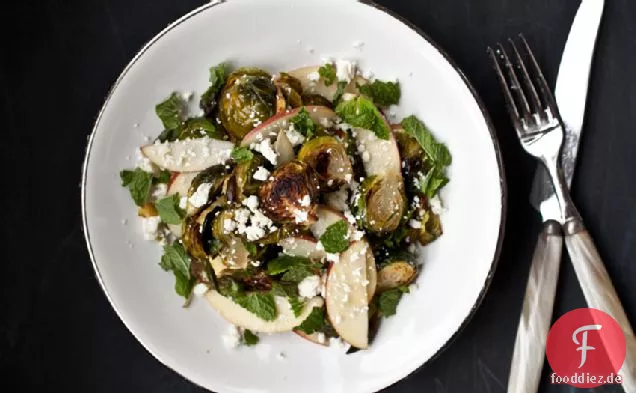 Gebratener Rosenkohl und Apfelsalat