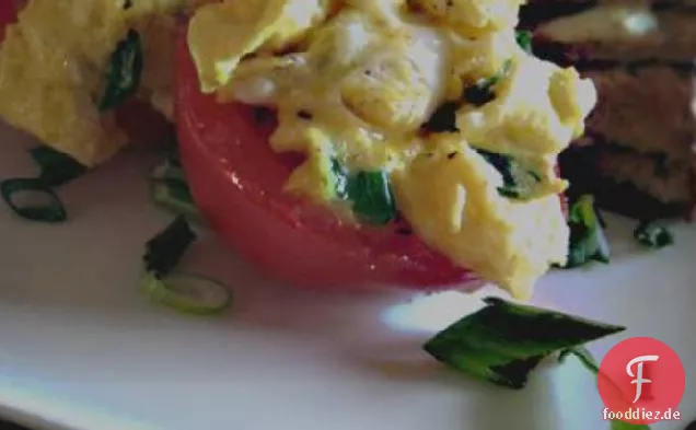 Kalorienarme Eier in Tomatenbechern