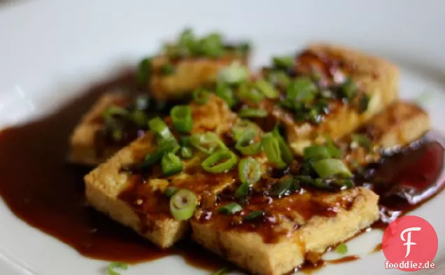 Abendessen heute Abend: Gebratener Tofu mit dunkler süßer Sojasauce