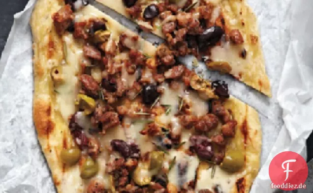 Wurst und Oliven Pizza