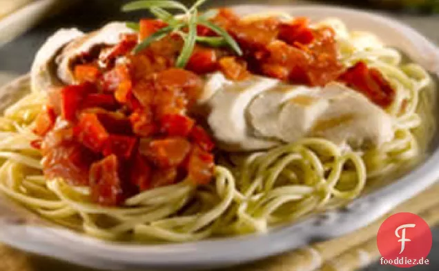 Hühnchen-Fettuccine mit Gerösteter Paprika-Sauce