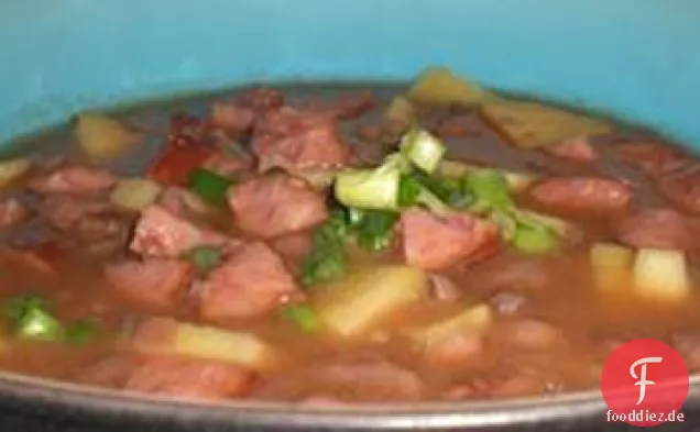 Schwarze Bohnen, Wurst und Süßkartoffelsuppe