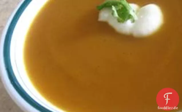 Süßkartoffel-Karotten-Suppe mit Kardamom