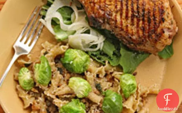 Campanelle mit Walnüssen, salbeibrauner Butter und Rosenkohl
