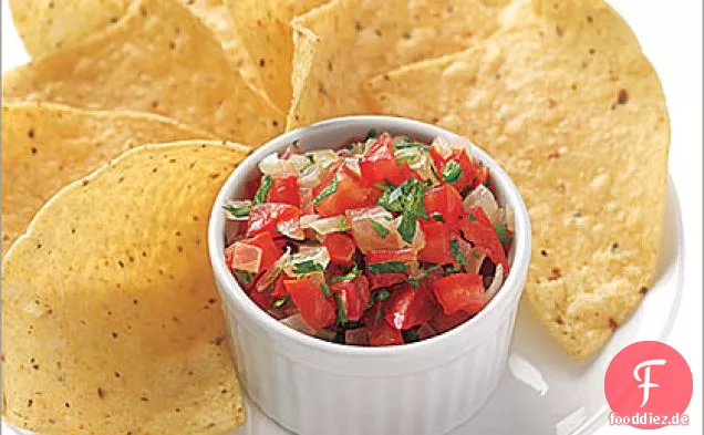Hausgemachte Tomatensalsa mit Pommes Frites