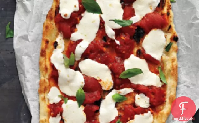 Tomaten-Basilikum-Pizza