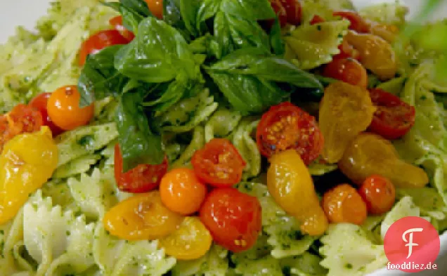 Farfalle mit Tomaten und Feta-Käse